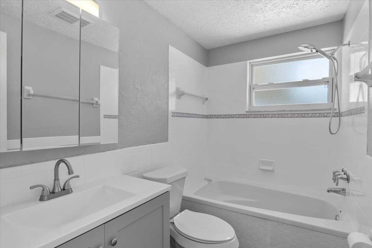 Image 17 of 21 For 5611 Burlington Avenue N