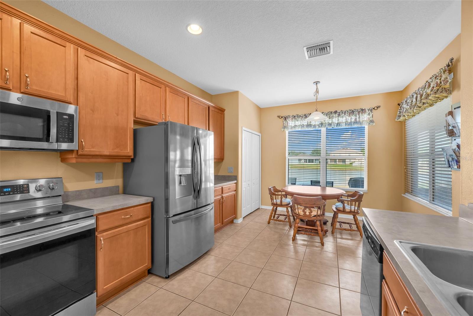 Listing photo id 12 for 608 Washita Stone Drive