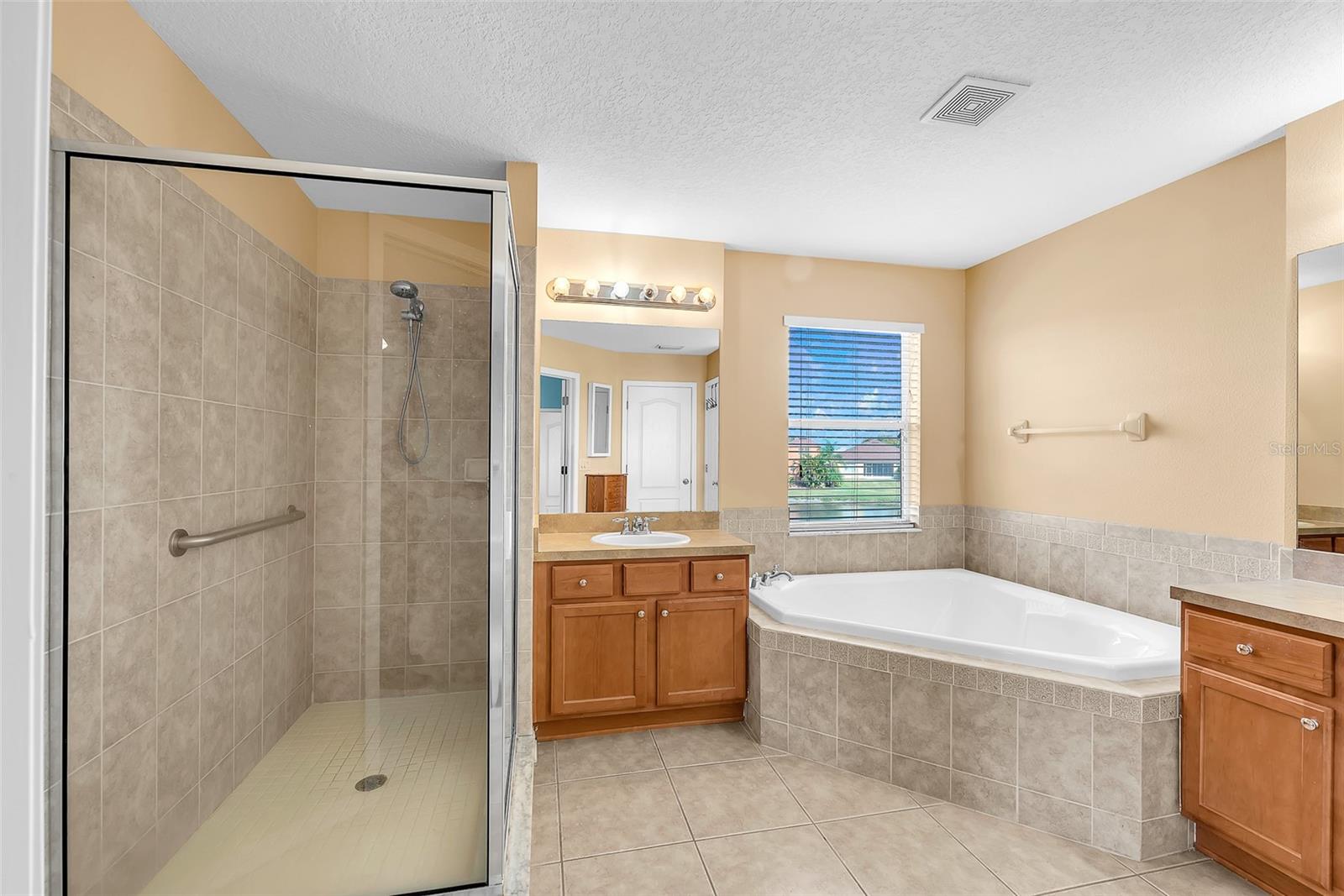 Listing photo id 24 for 608 Washita Stone Drive