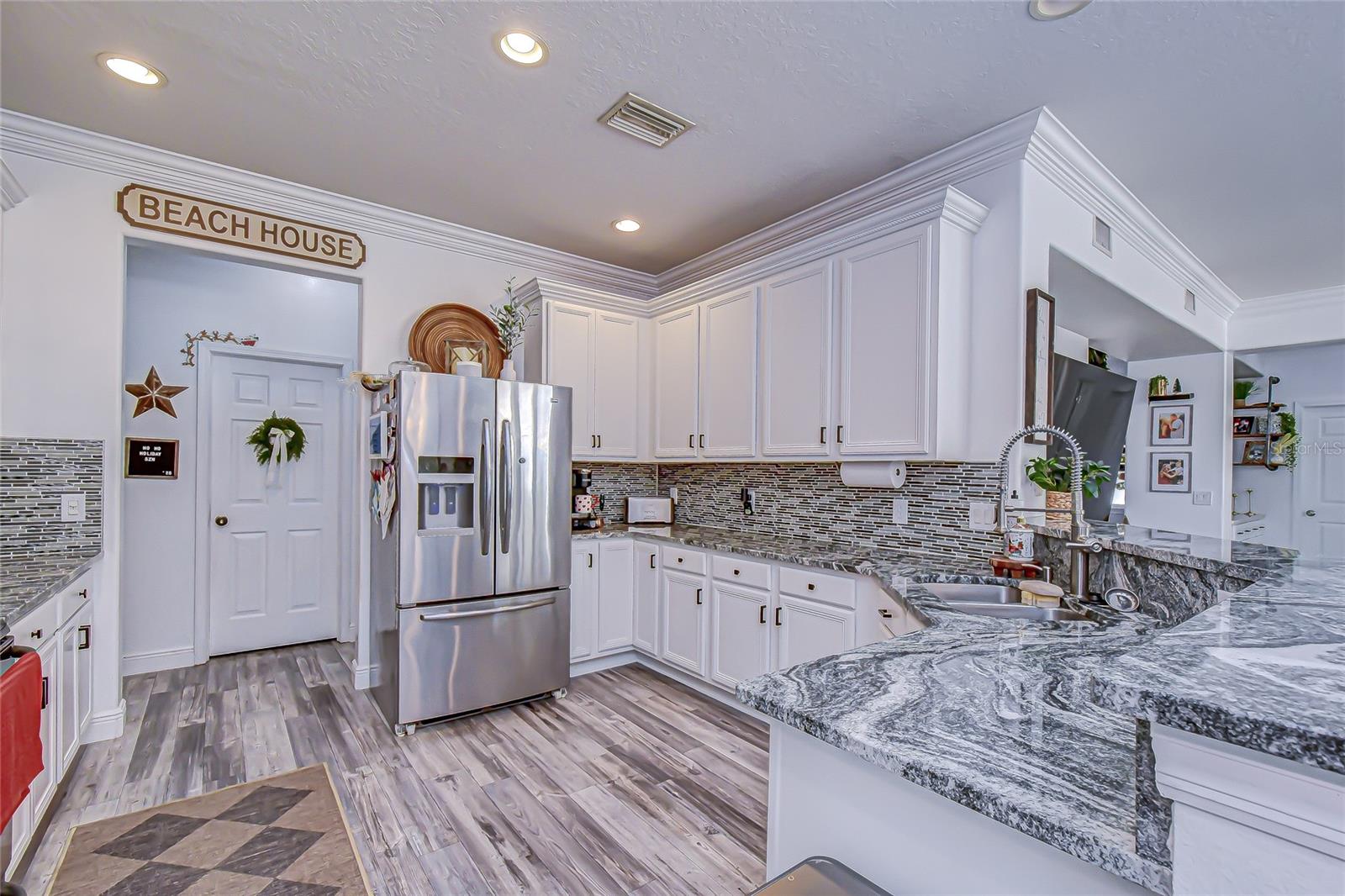 Listing photo id 13 for 10448 River Bream Drive