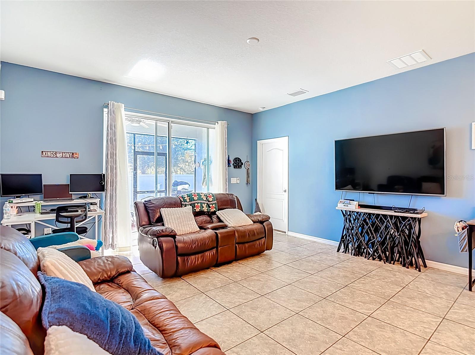 Listing photo id 7 for 10567 Heron Hideaway Loop