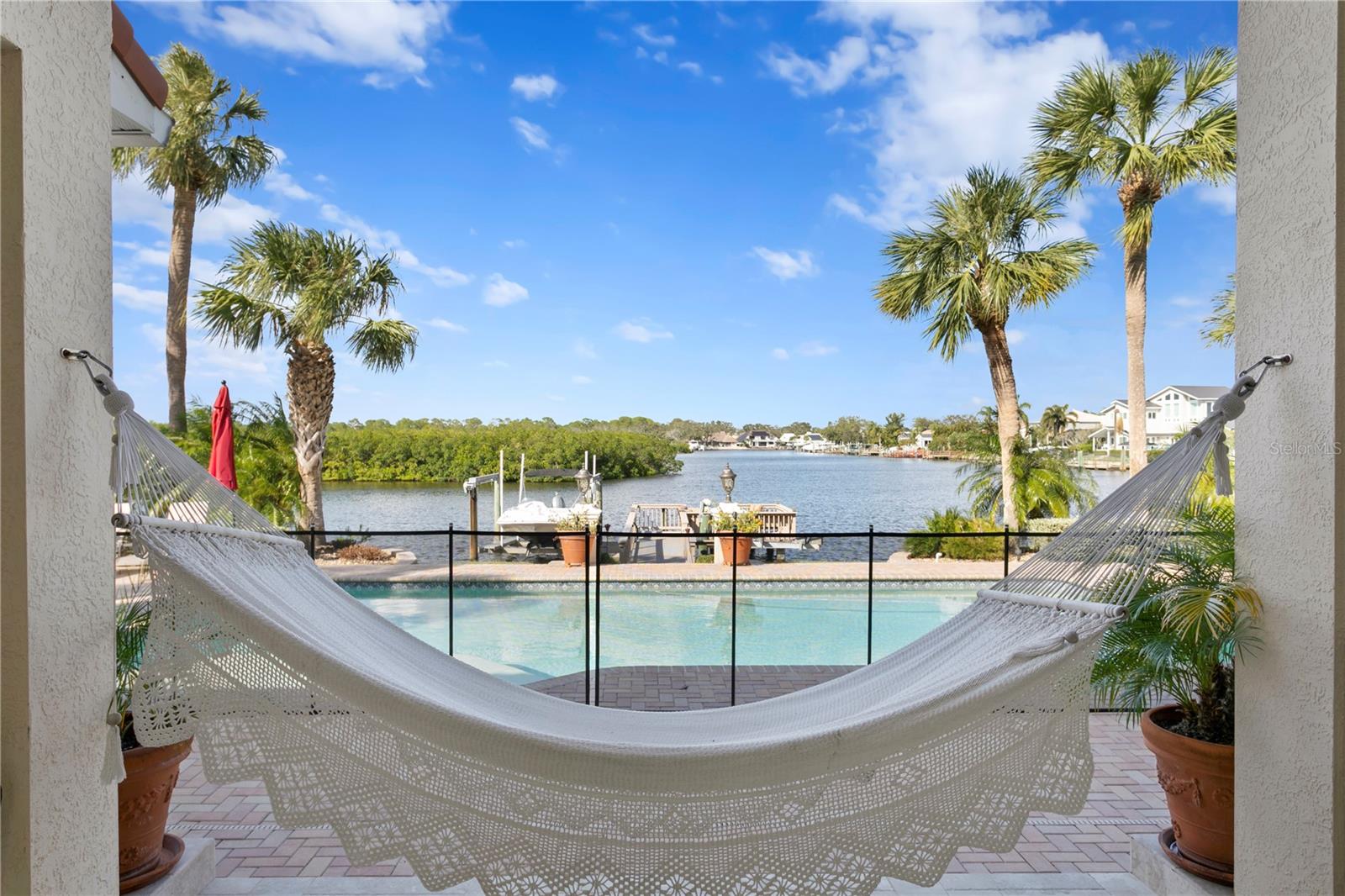 Listing photo id 11 for 7303 Pelican Island Drive