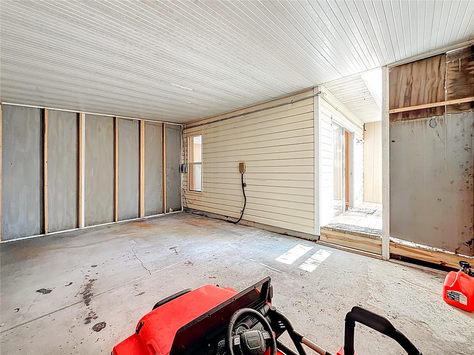 Image 61 of 77 For 7322 54th Avenue N