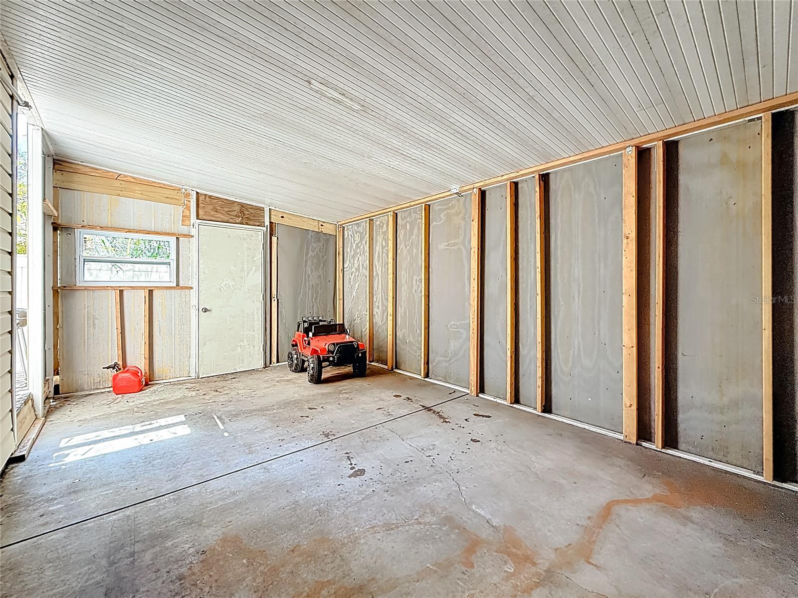 Image 63 of 77 For 7322 54th Avenue N