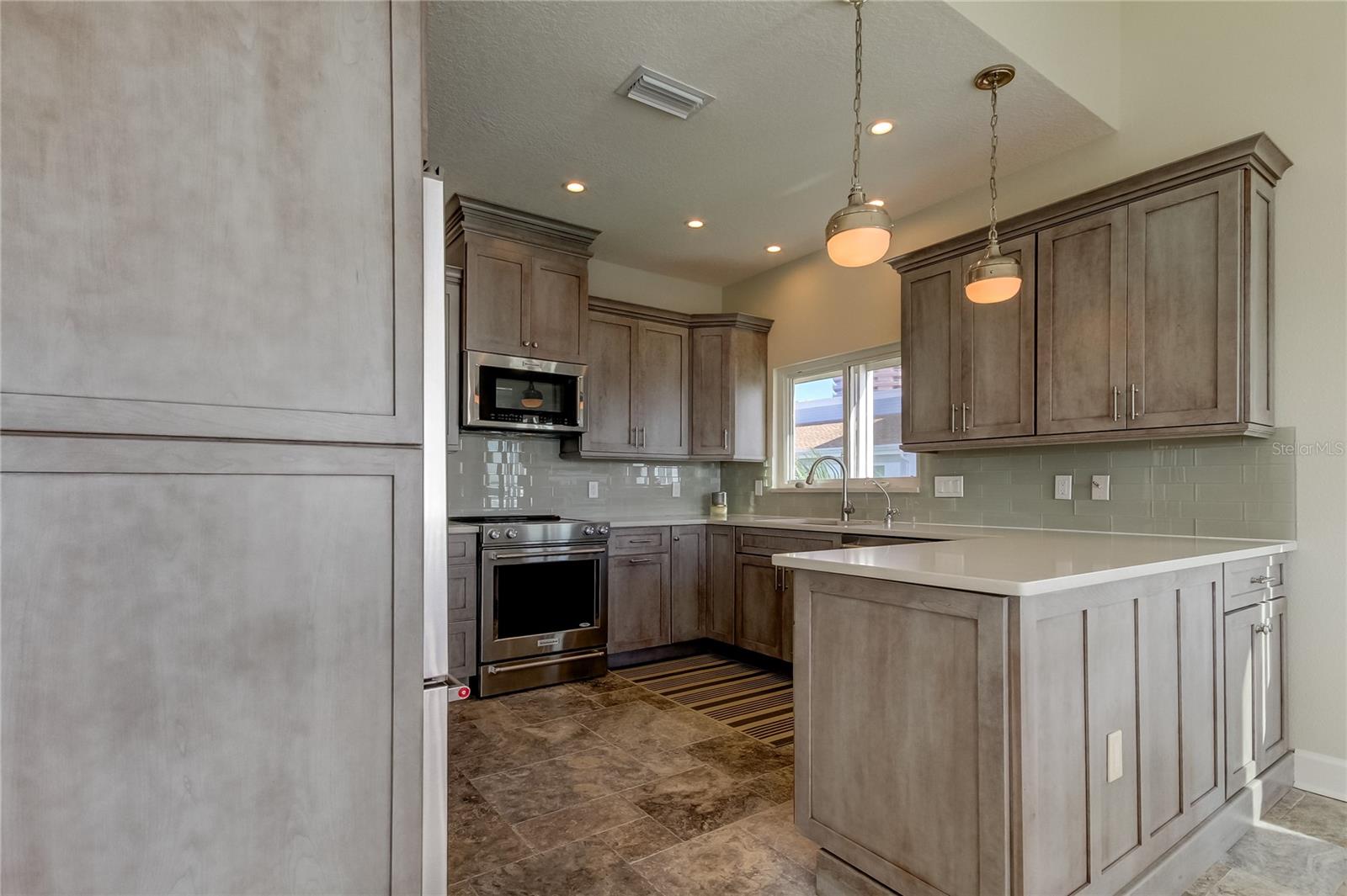 Listing photo id 8 for 1401 Gulf Boulevard 205