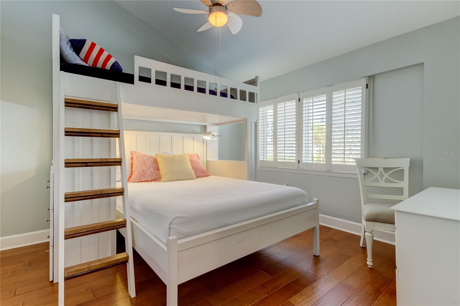 Listing photo id 16 for 1401 Gulf Boulevard 205