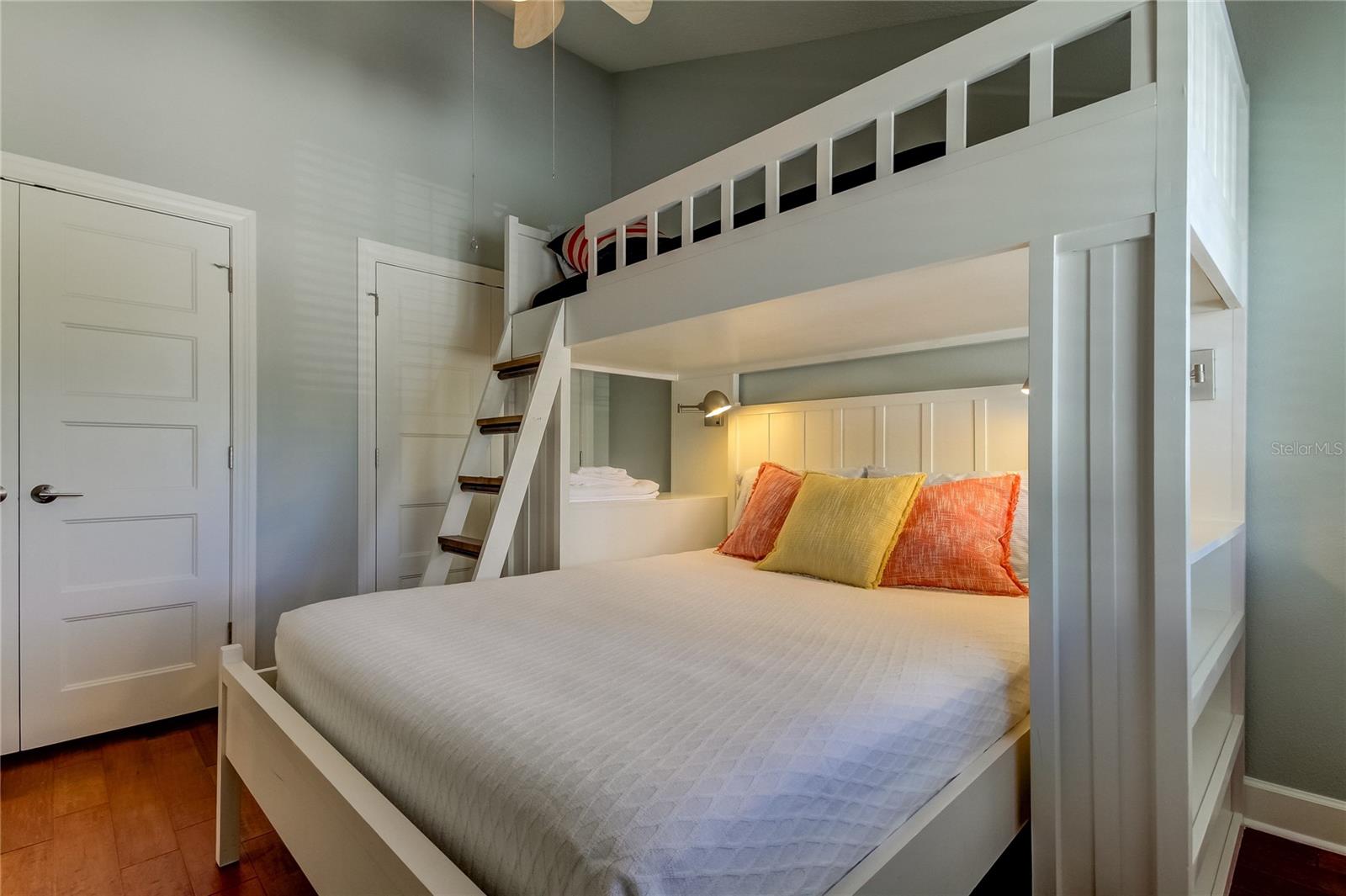 Listing photo id 17 for 1401 Gulf Boulevard 205