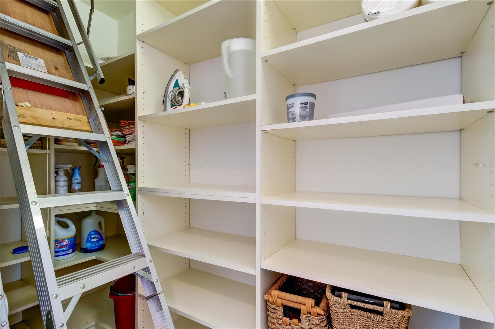 Listing photo id 21 for 1401 Gulf Boulevard 205