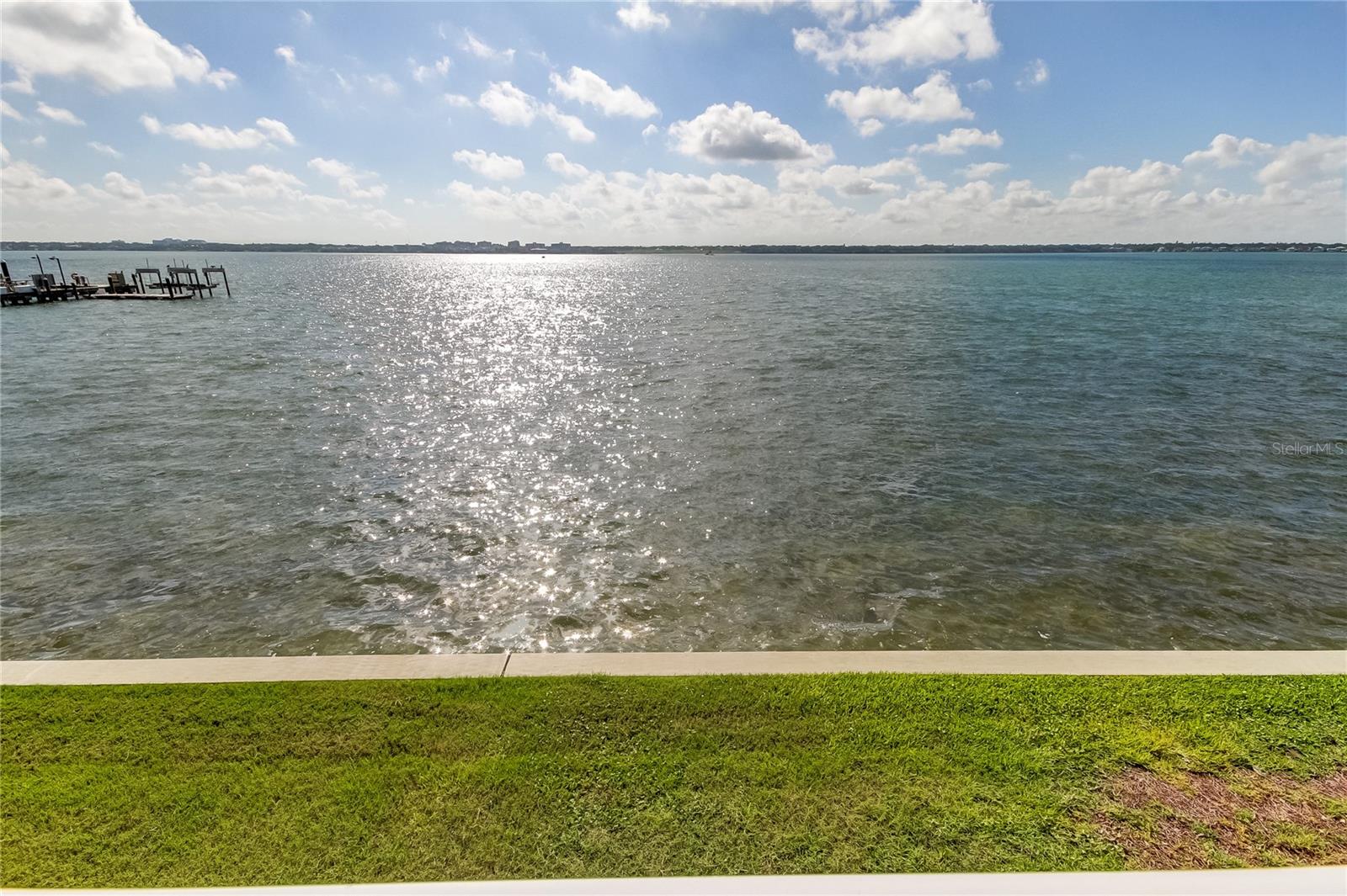 Listing photo id 25 for 1401 Gulf Boulevard 205