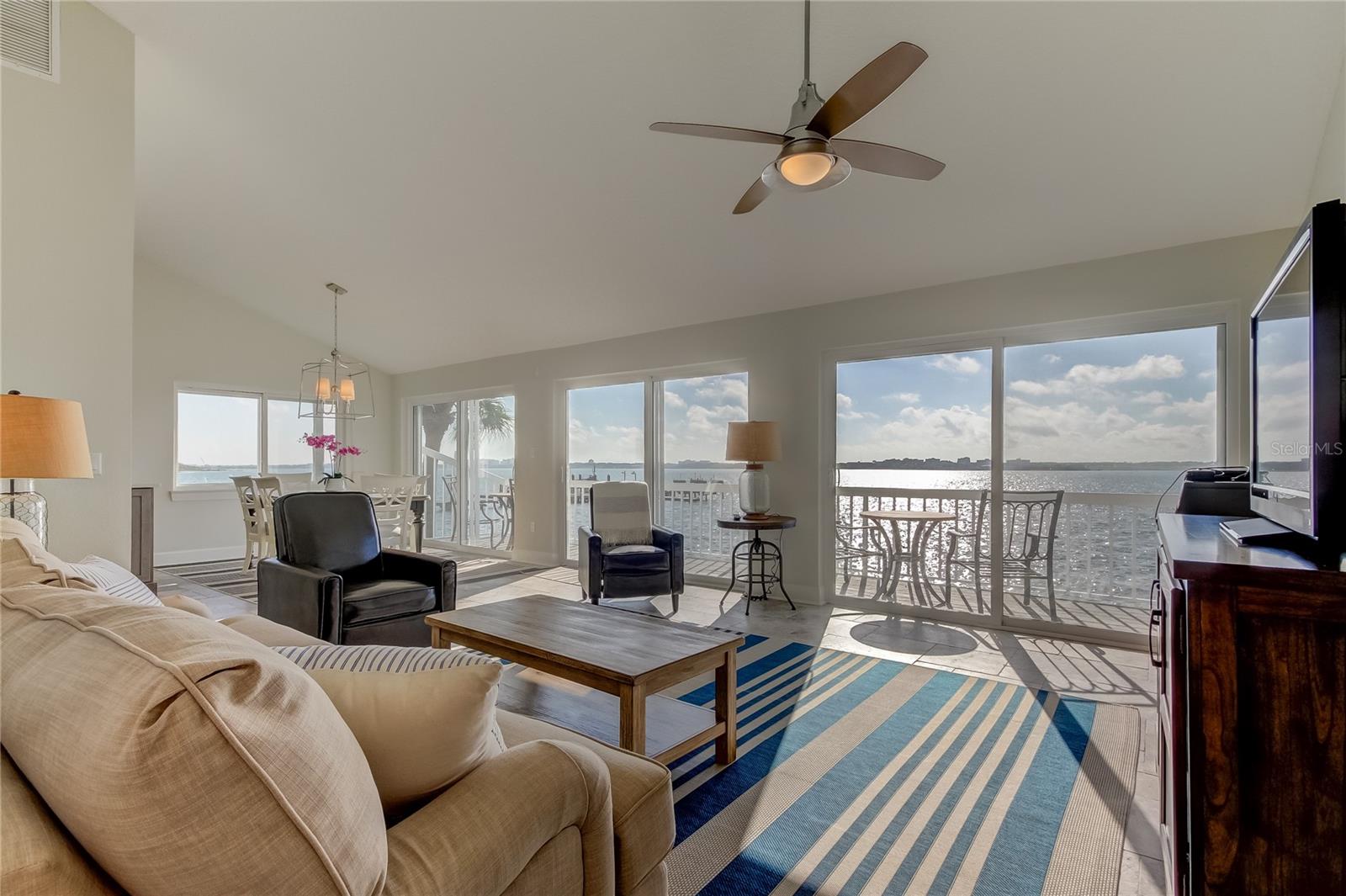Listing photo id 1 for 1401 Gulf Boulevard 205