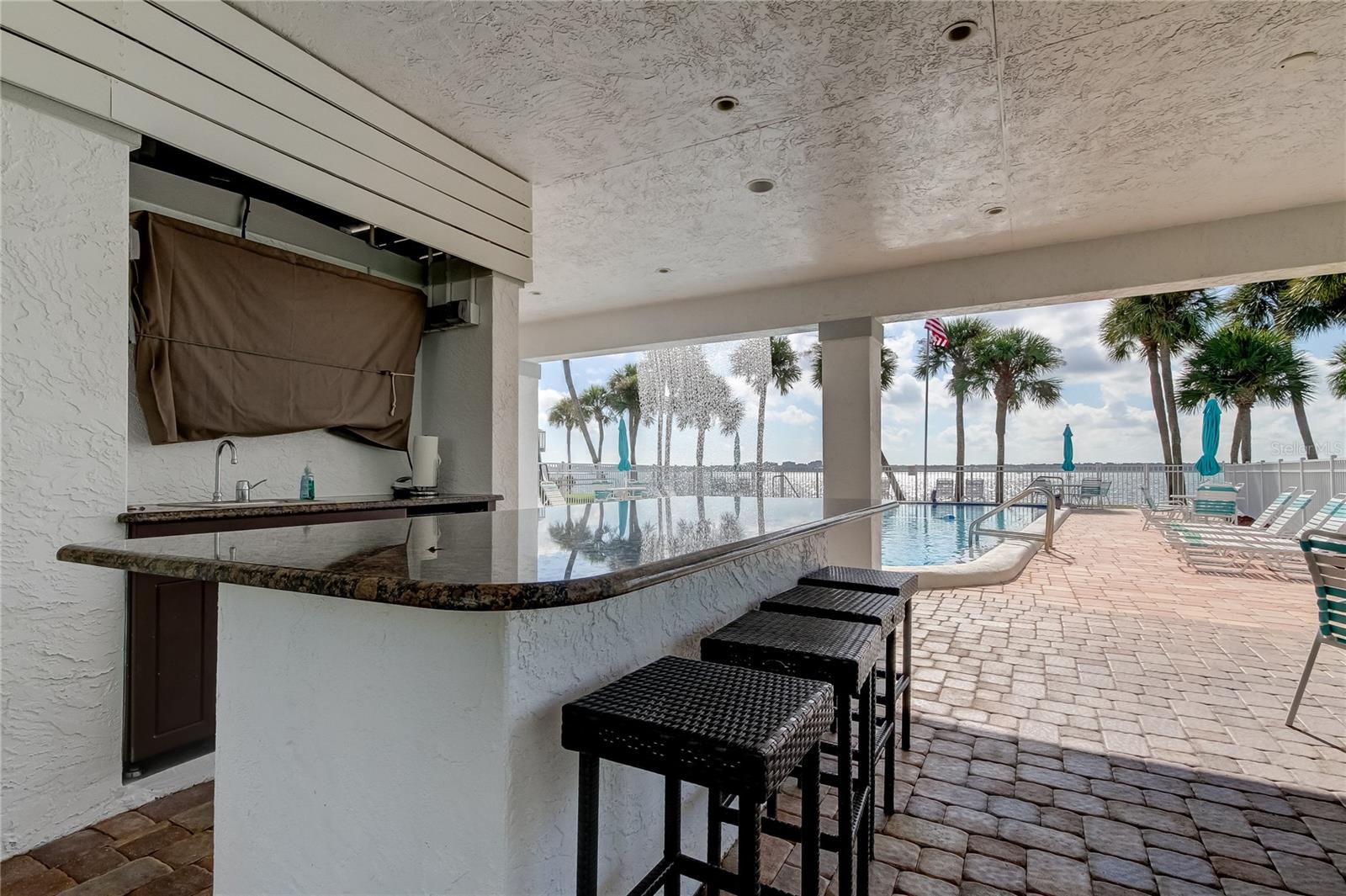 Listing photo id 30 for 1401 Gulf Boulevard 205