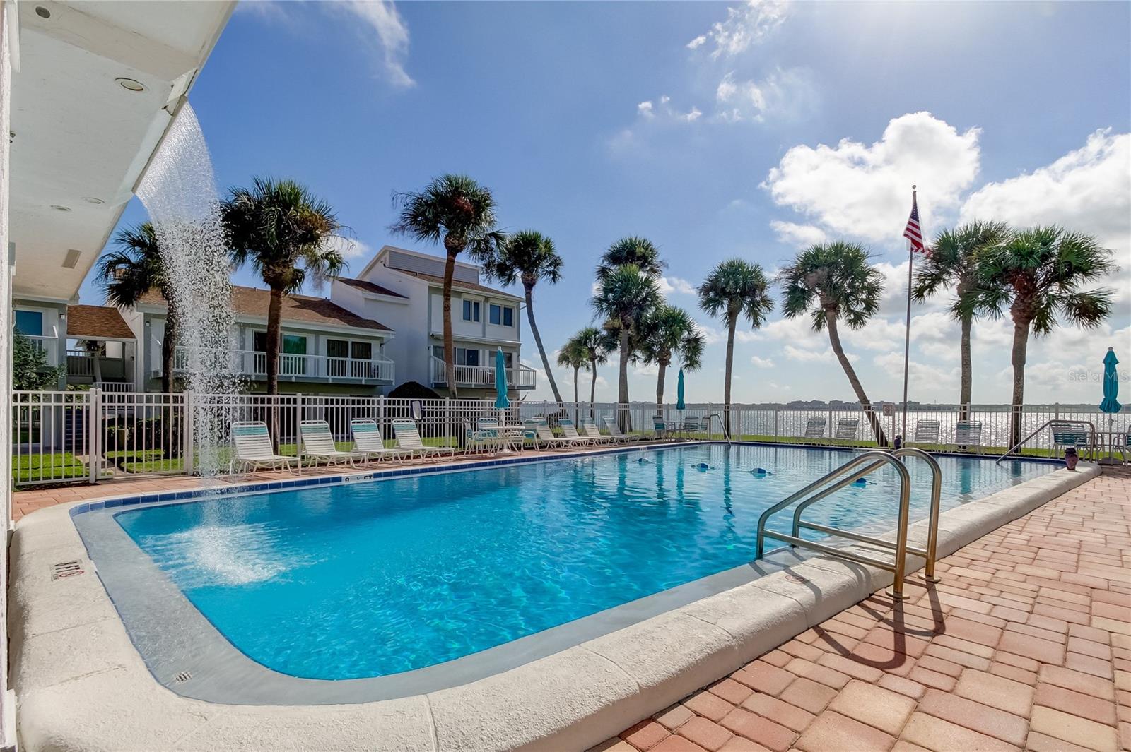 Listing photo id 33 for 1401 Gulf Boulevard 205