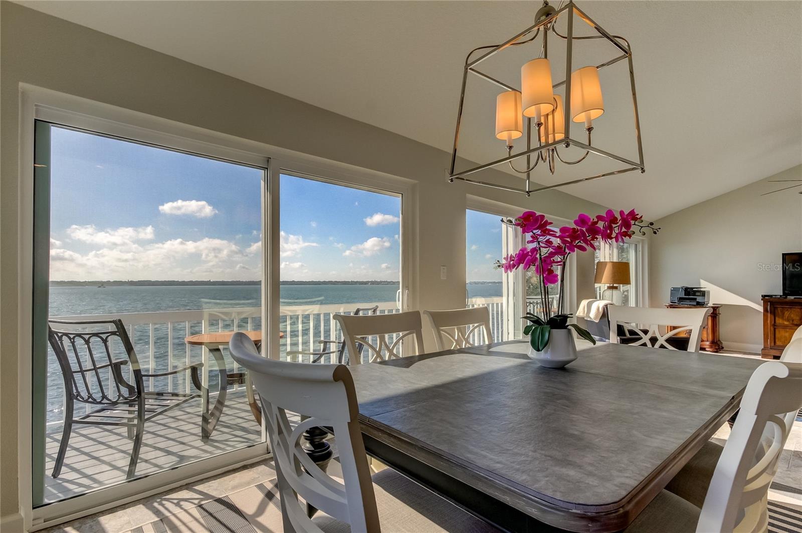 Listing photo id 3 for 1401 Gulf Boulevard 205