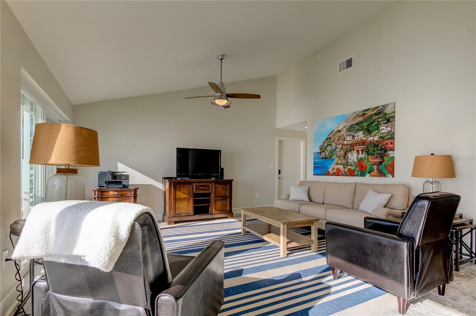 Listing photo id 4 for 1401 Gulf Boulevard 205