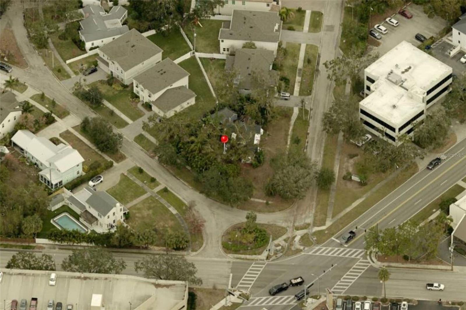 Image 3 of 6 For 215 Beverly Avenue