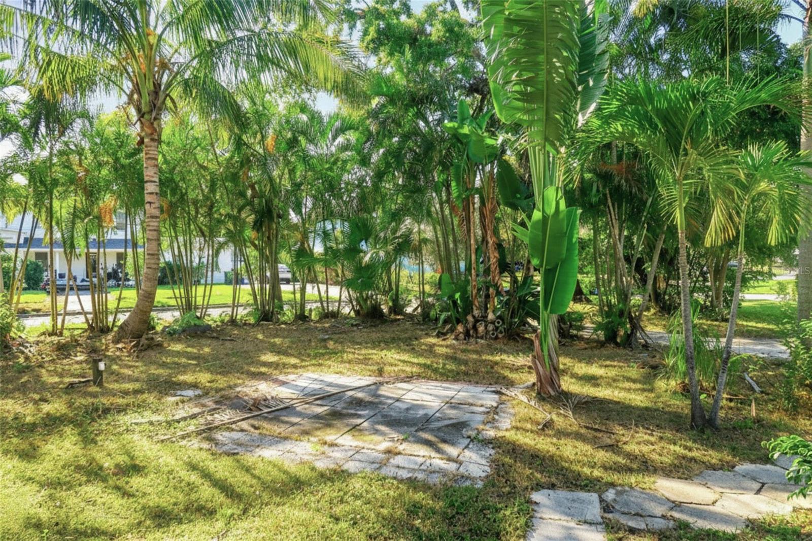 Image 6 of 6 For 215 Beverly Avenue