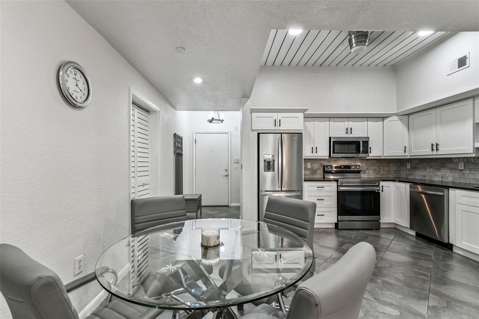 Image 10 of 43 For 2421 Horatio Street 818