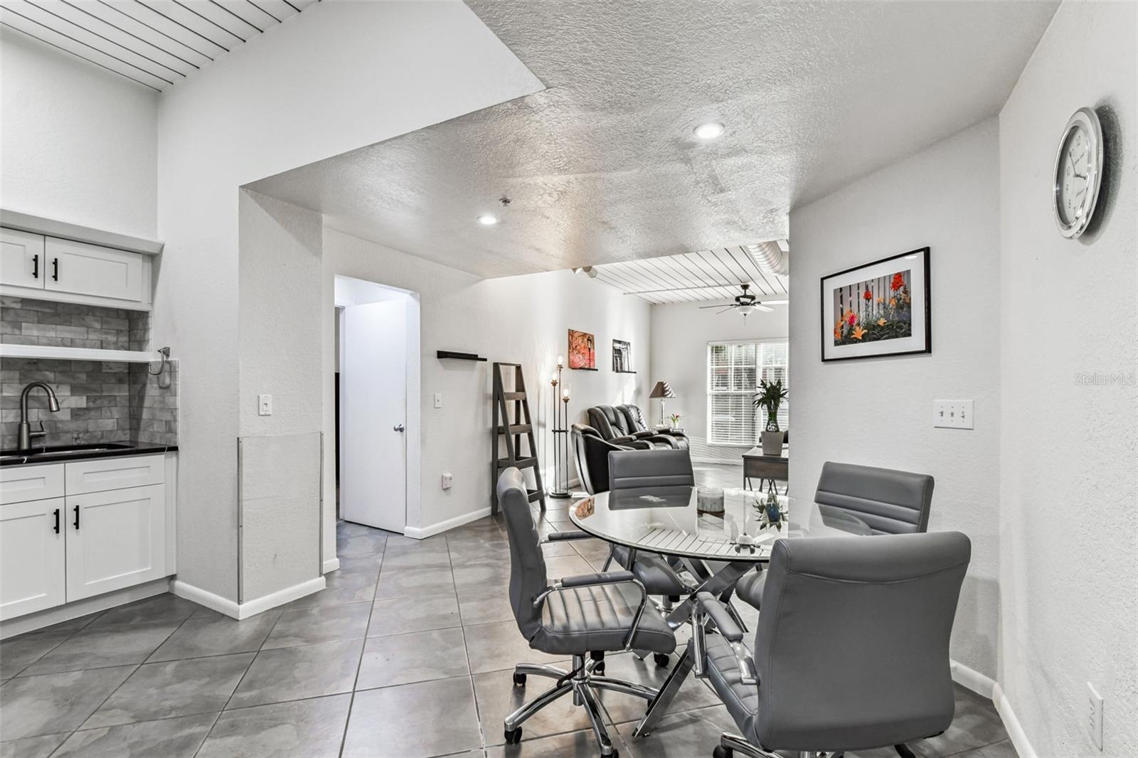 Image 11 of 43 For 2421 Horatio Street 818