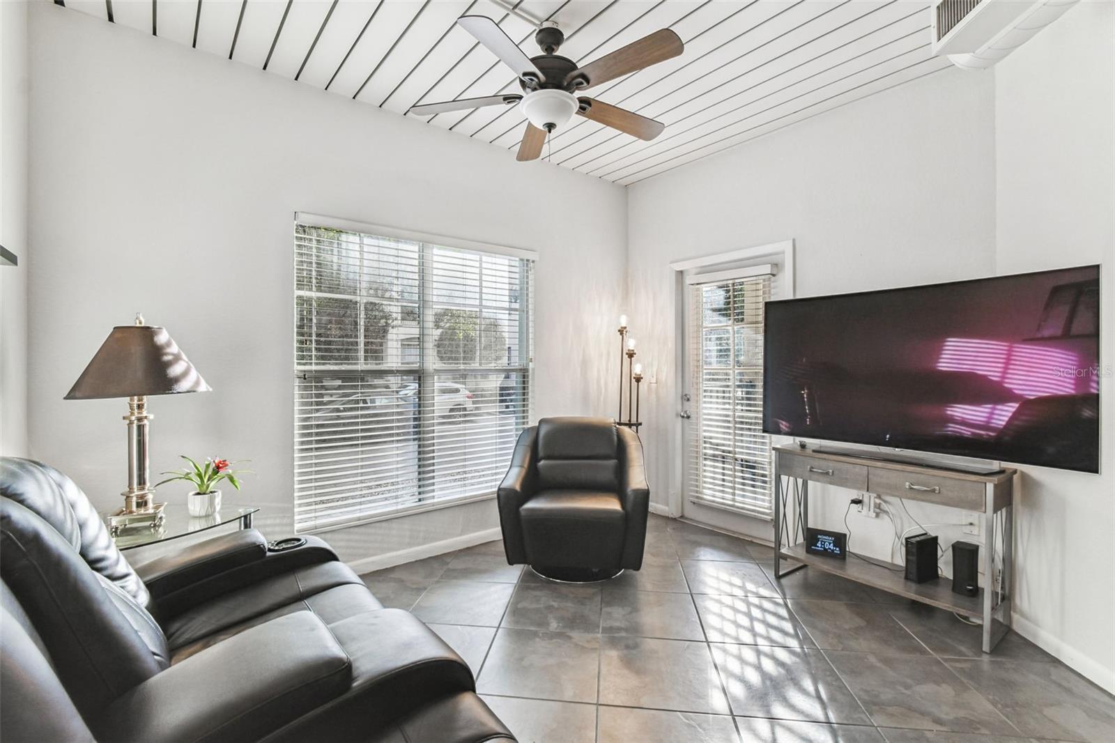 Image 13 of 43 For 2421 Horatio Street 818