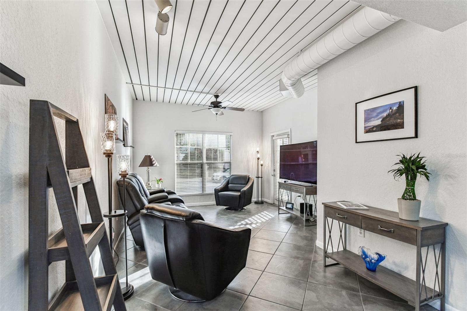 Image 15 of 43 For 2421 Horatio Street 818