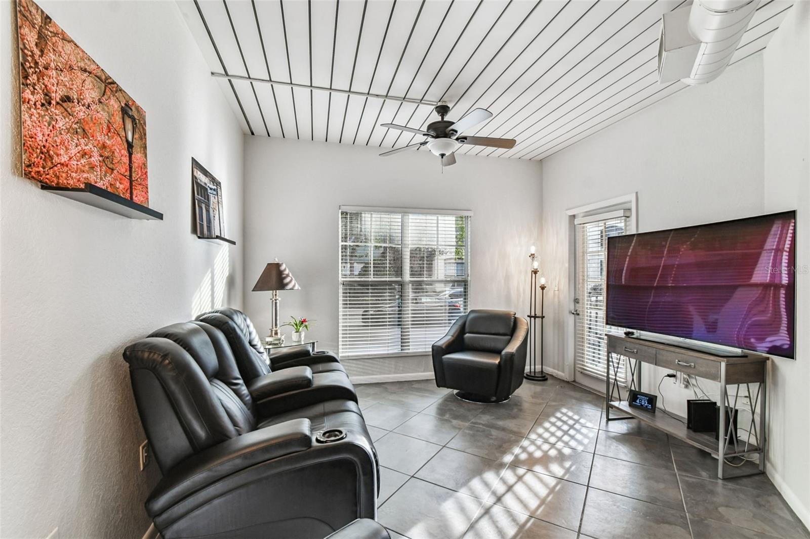 Image 17 of 43 For 2421 Horatio Street 818