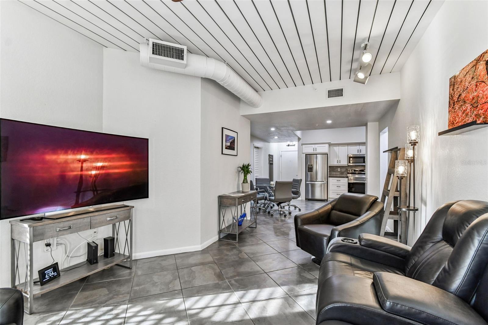 Image 18 of 43 For 2421 Horatio Street 818