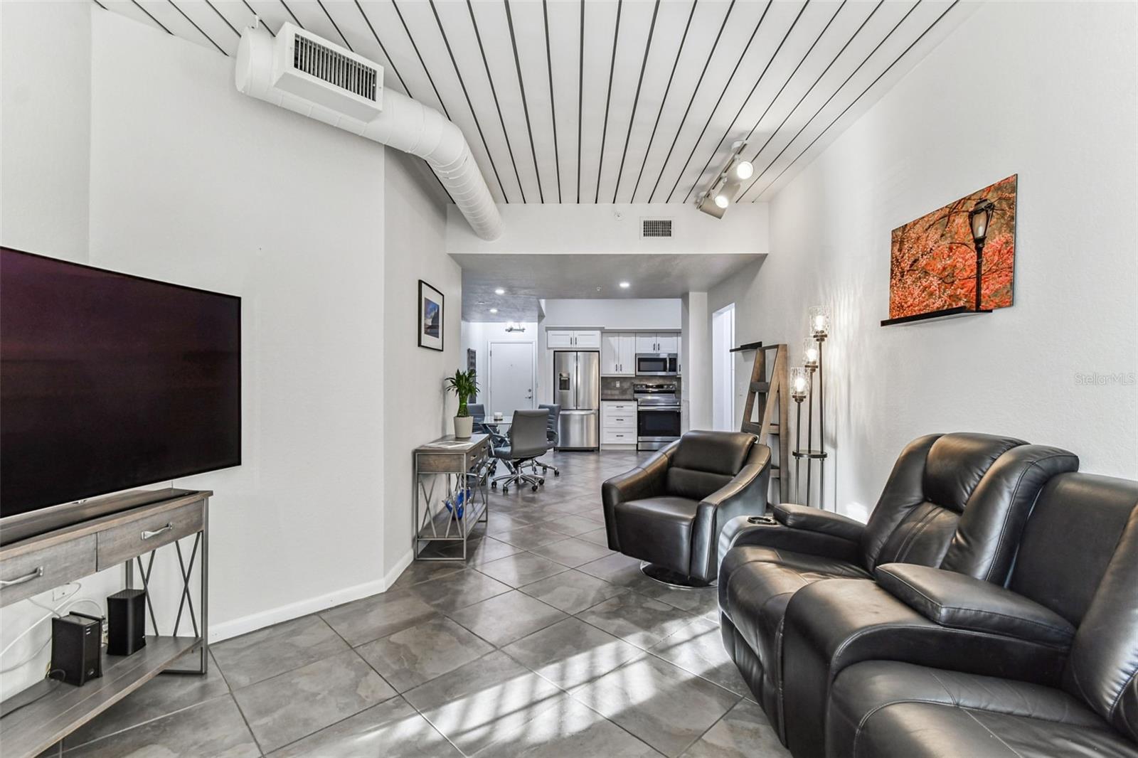 Image 19 of 43 For 2421 Horatio Street 818