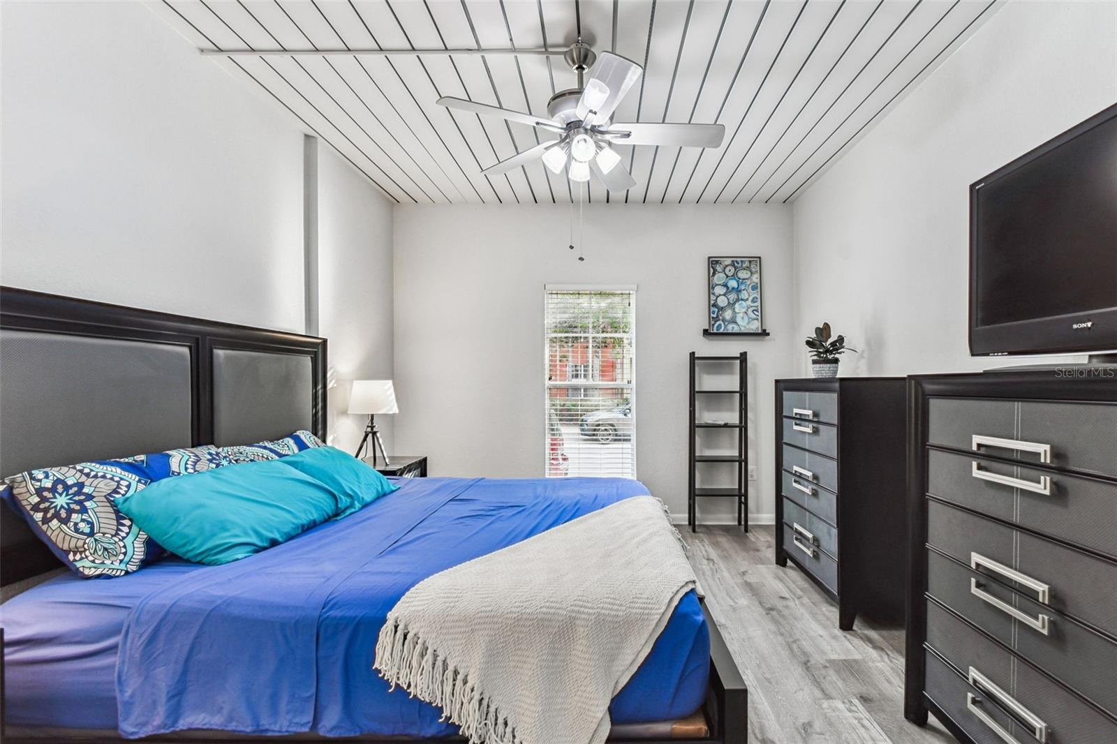 Image 21 of 43 For 2421 Horatio Street 818