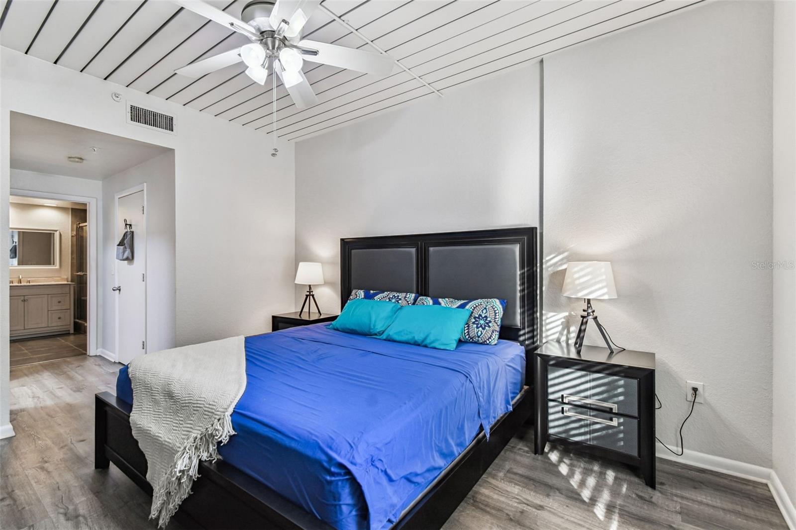 Image 22 of 43 For 2421 Horatio Street 818