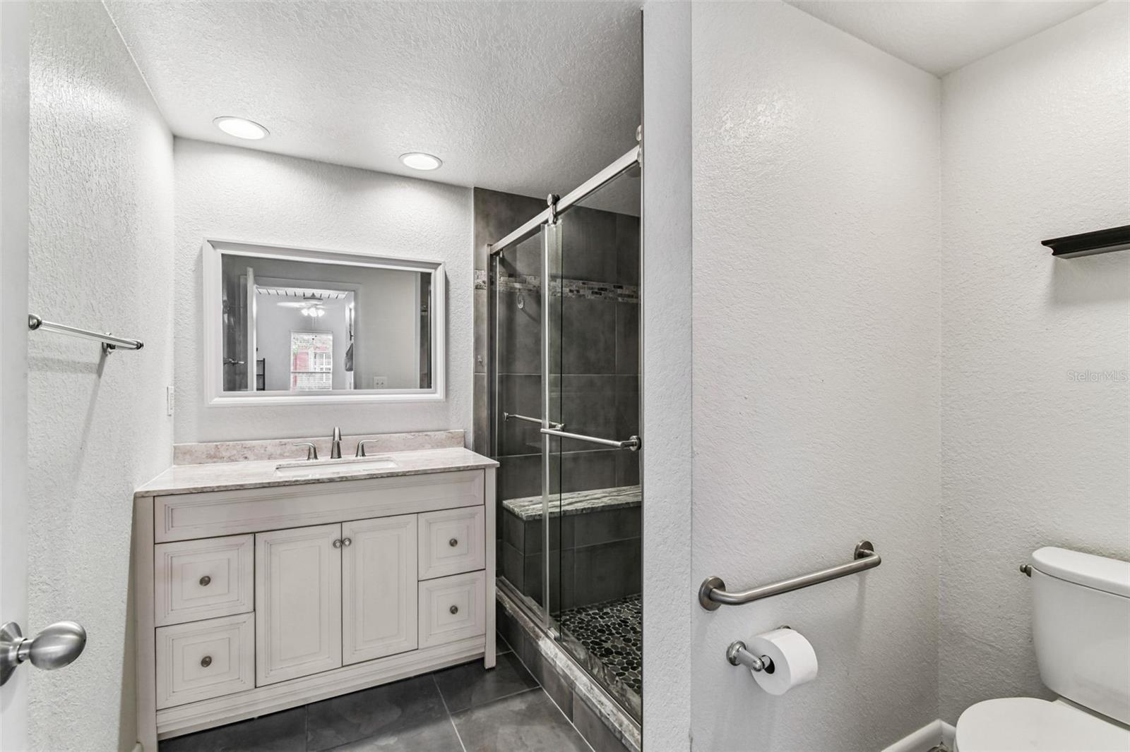 Image 24 of 43 For 2421 Horatio Street 818