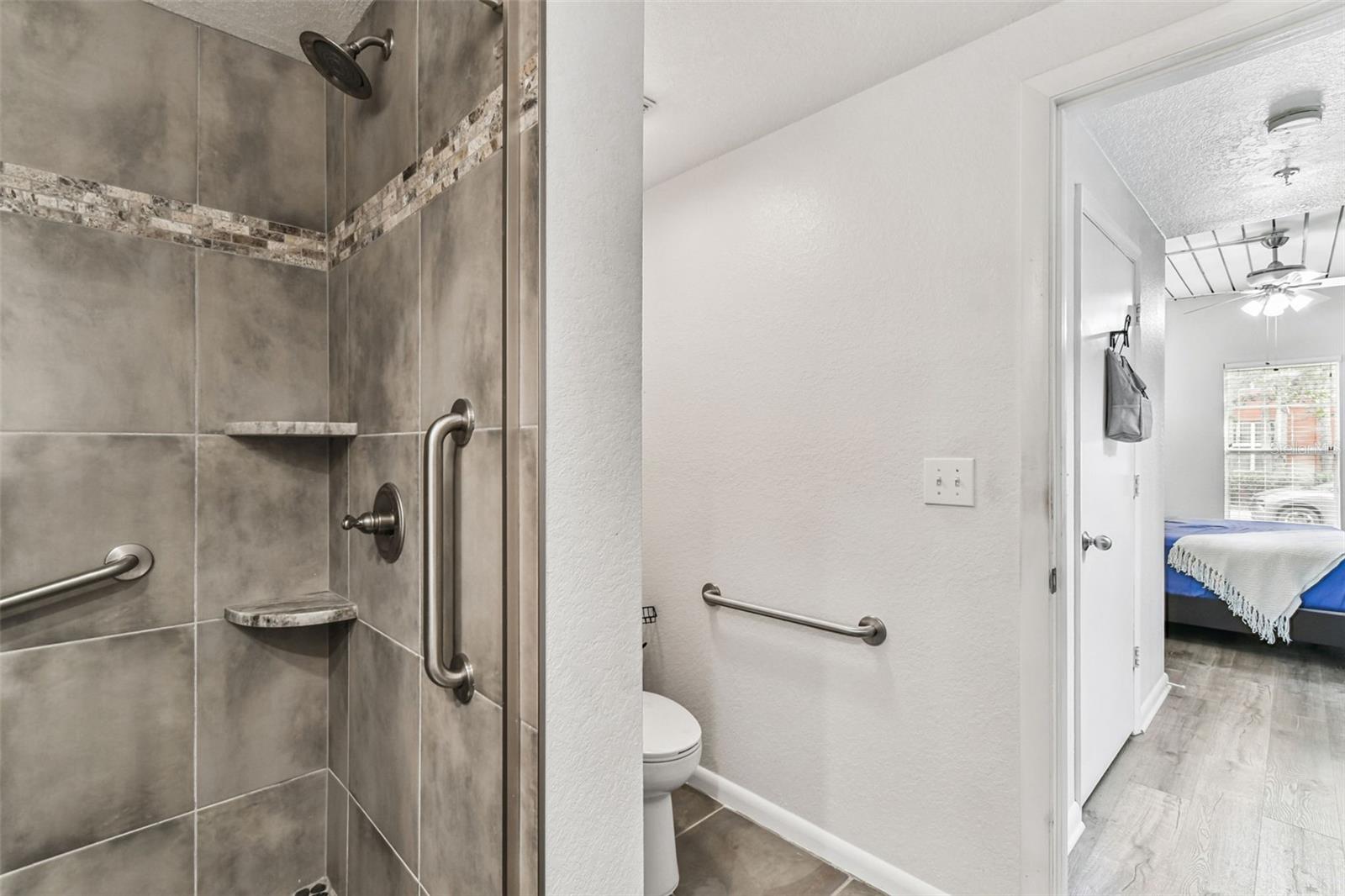 Image 25 of 43 For 2421 Horatio Street 818