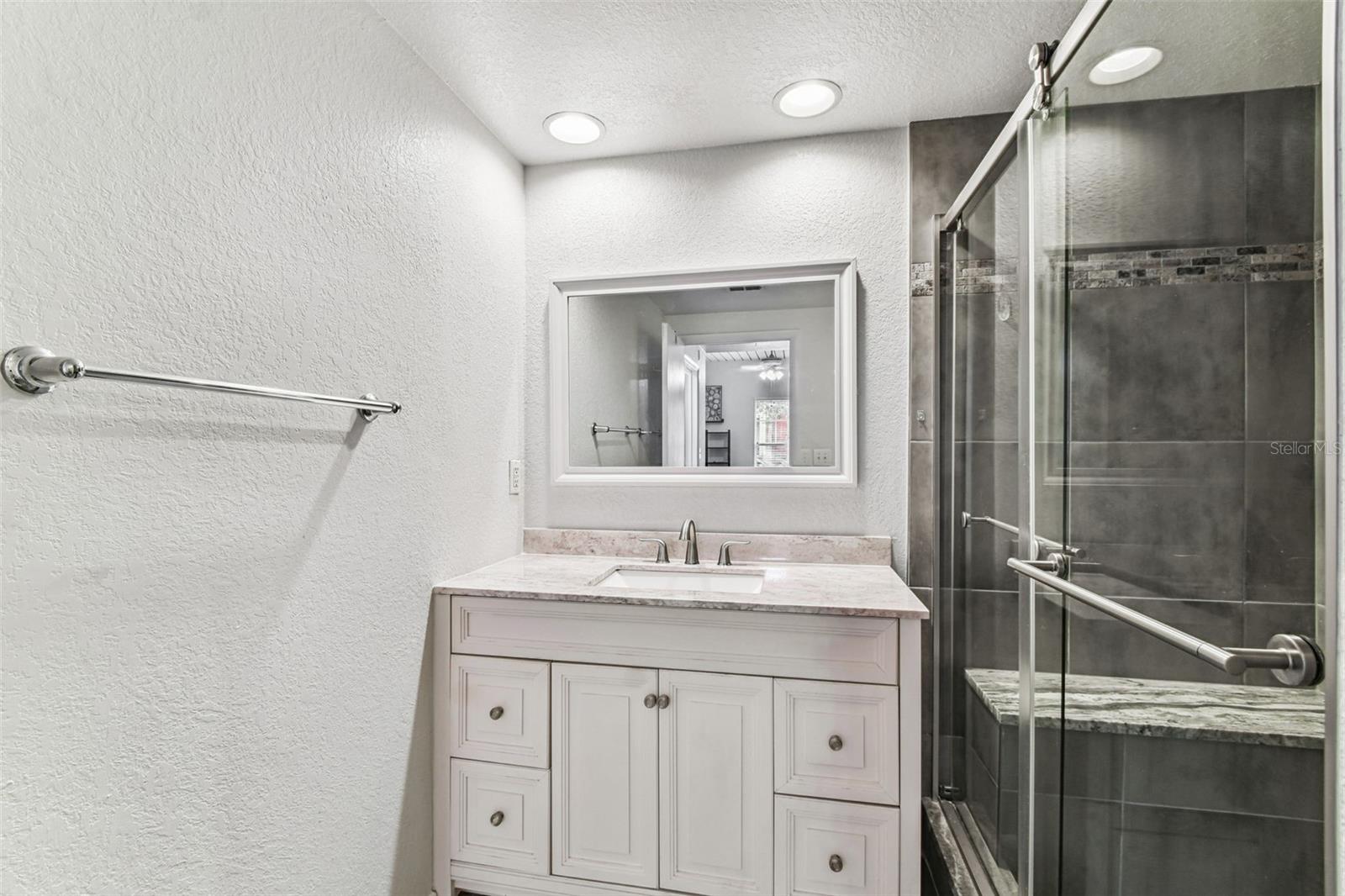 Image 26 of 43 For 2421 Horatio Street 818