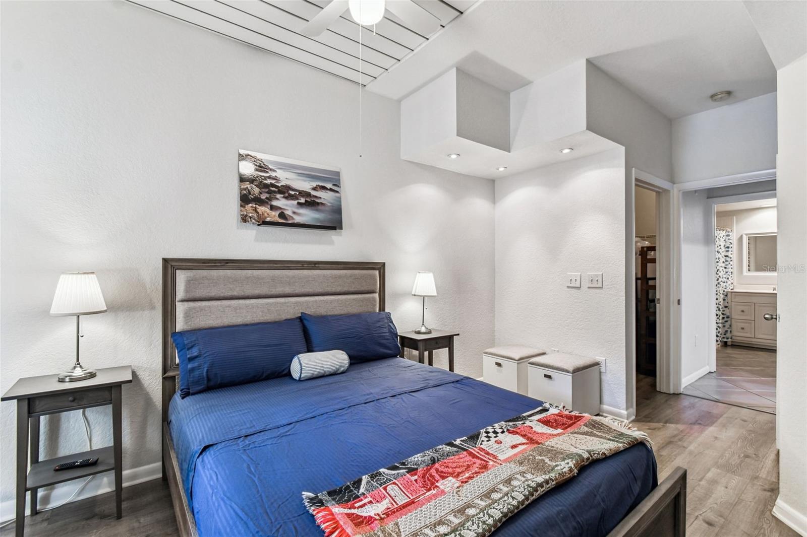 Image 27 of 43 For 2421 Horatio Street 818