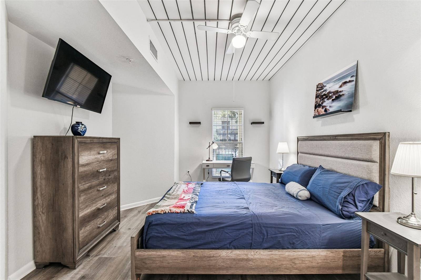 Image 28 of 43 For 2421 Horatio Street 818