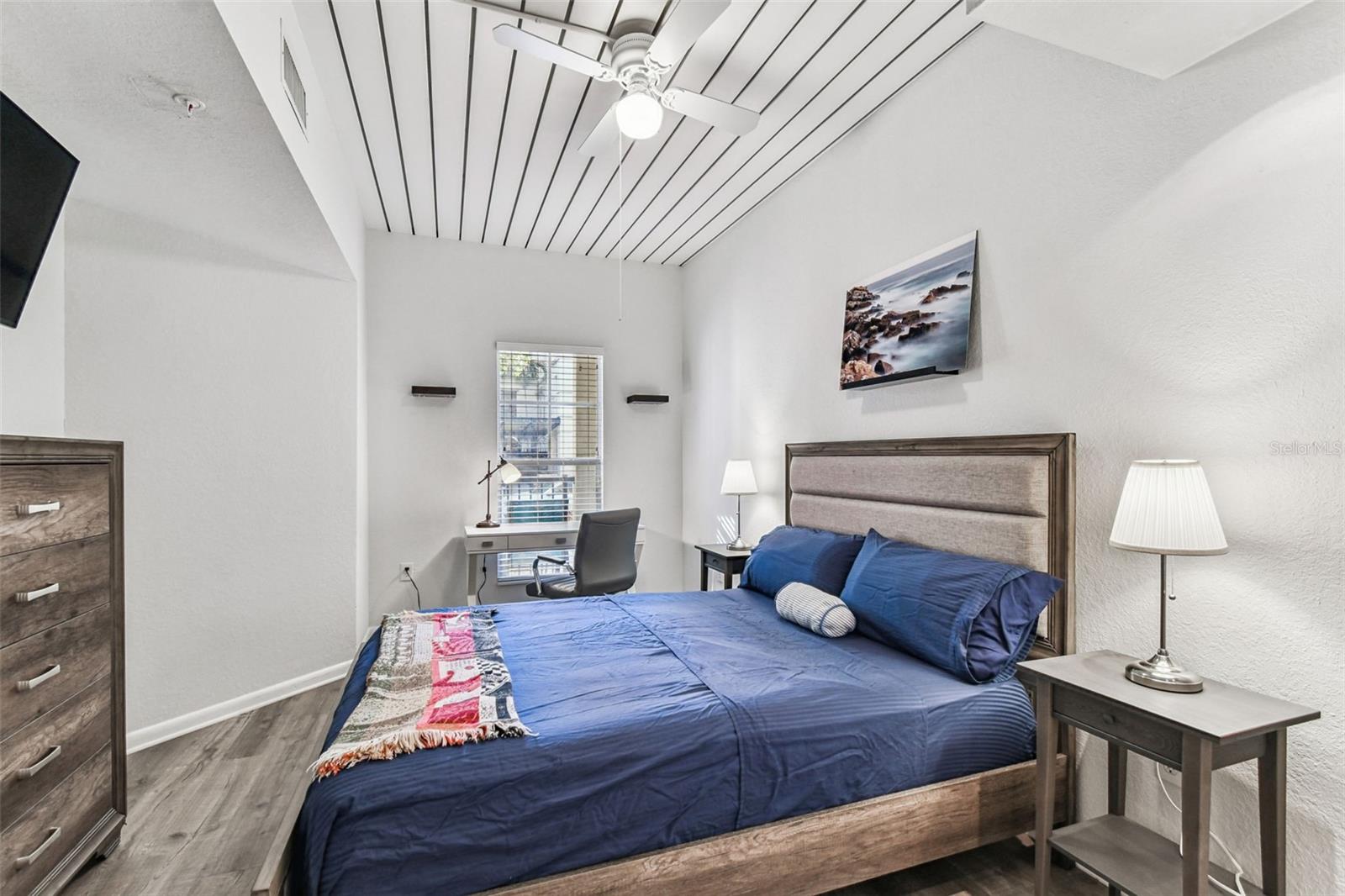 Image 29 of 43 For 2421 Horatio Street 818