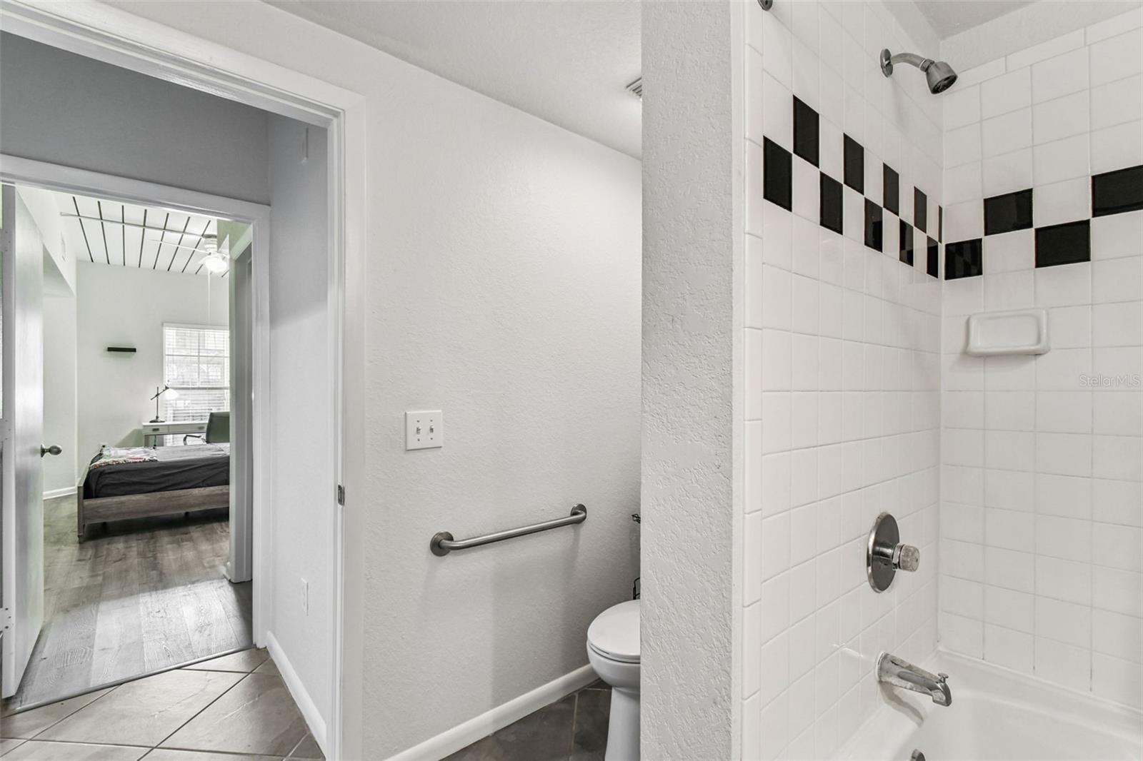 Image 30 of 43 For 2421 Horatio Street 818