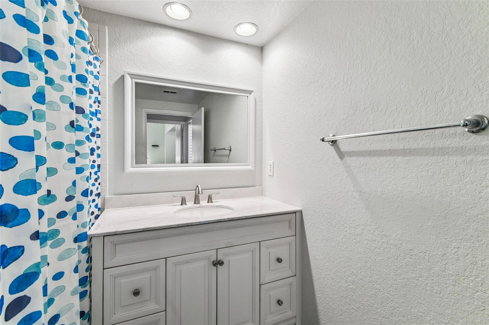 Image 32 of 43 For 2421 Horatio Street 818