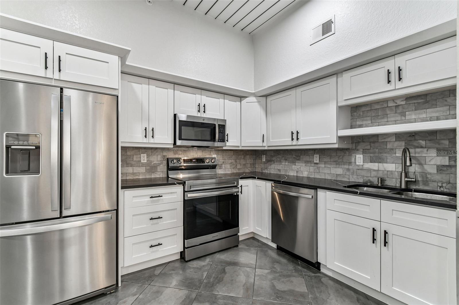 Image 4 of 43 For 2421 Horatio Street 818