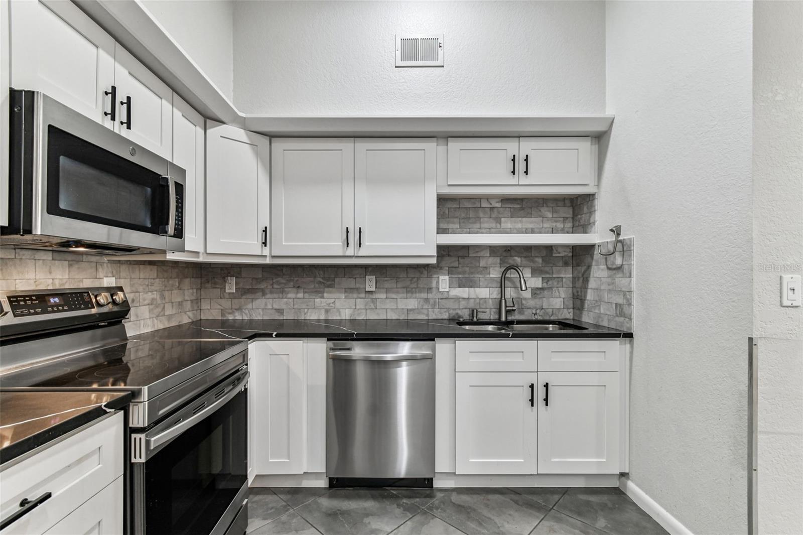 Image 6 of 43 For 2421 Horatio Street 818