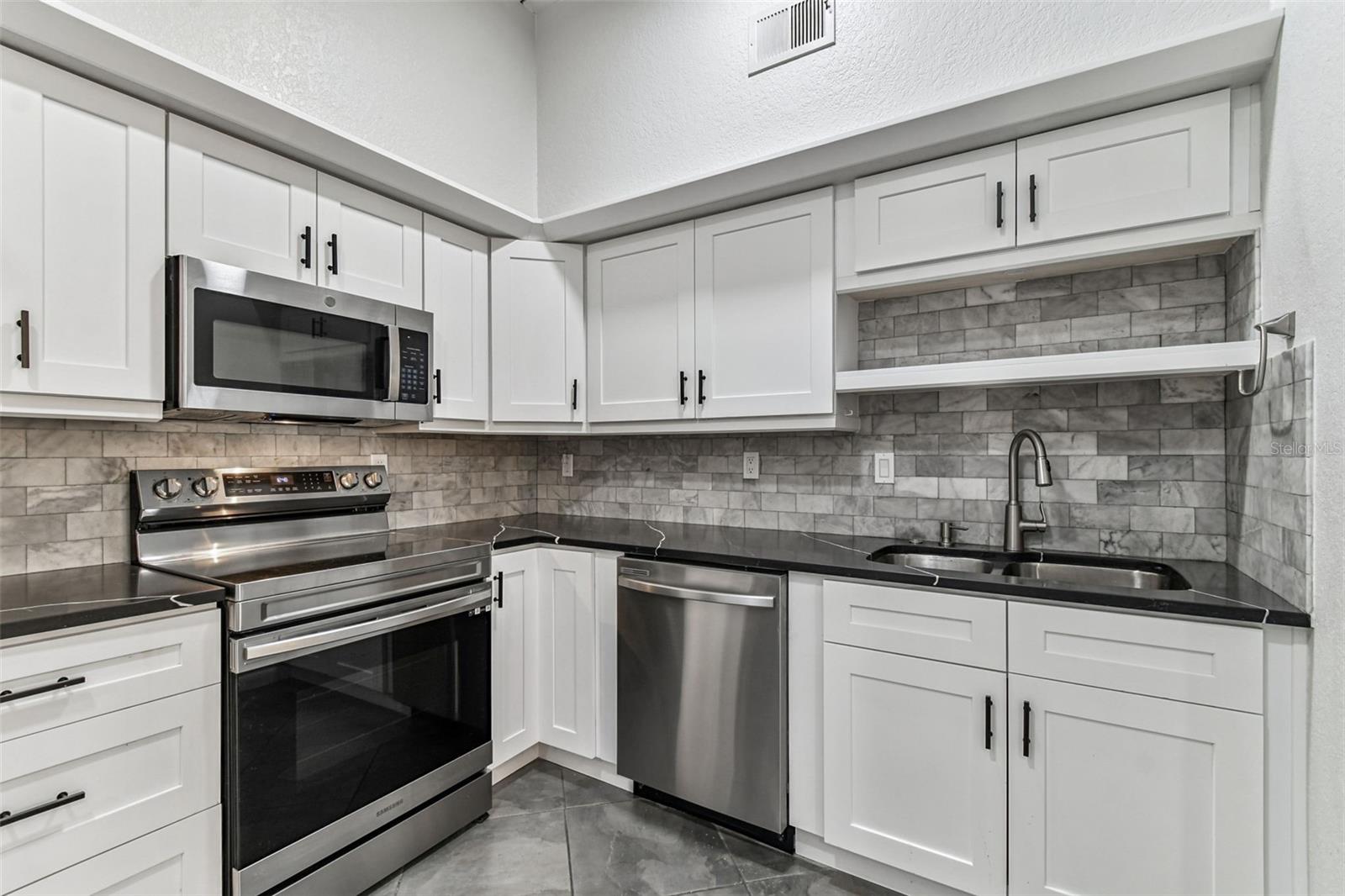 Image 7 of 43 For 2421 Horatio Street 818