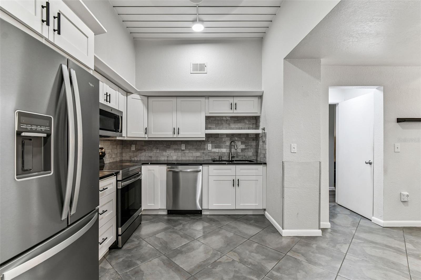 Image 9 of 43 For 2421 Horatio Street 818