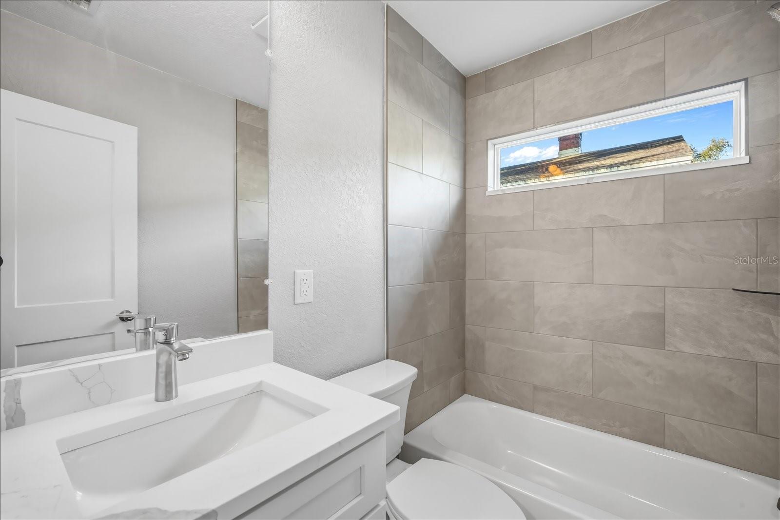 Image 16 of 22 For 701 2nd Street Se