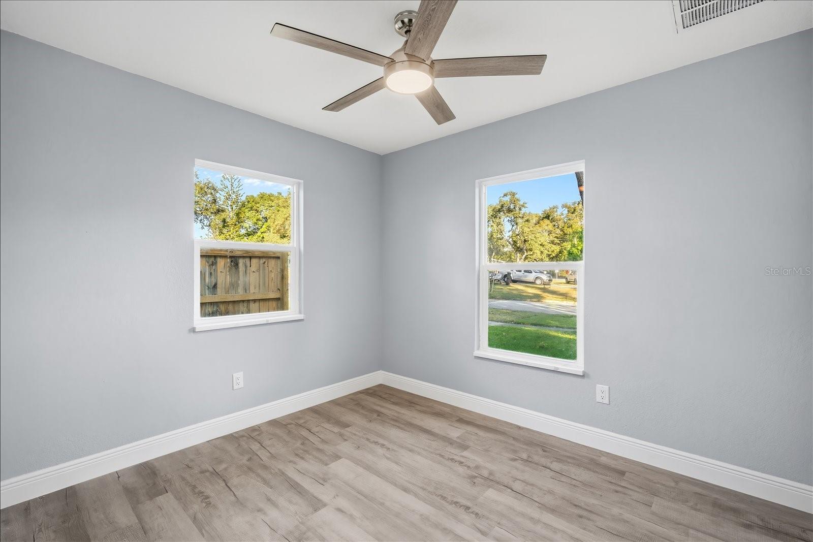 Image 17 of 22 For 701 2nd Street Se