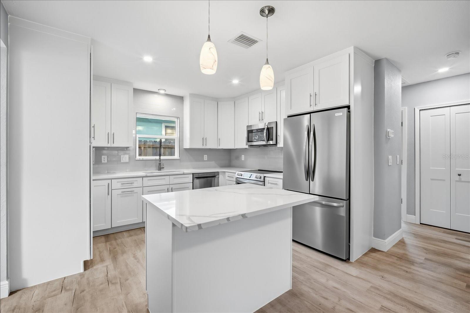 Image 6 of 22 For 701 2nd Street Se