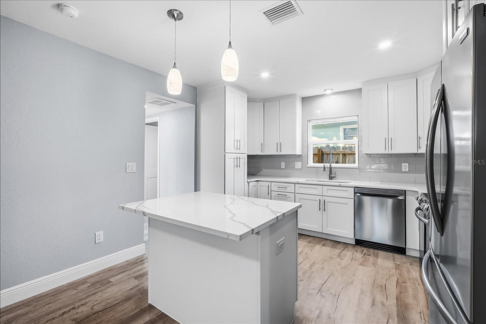 Image 7 of 22 For 701 2nd Street Se