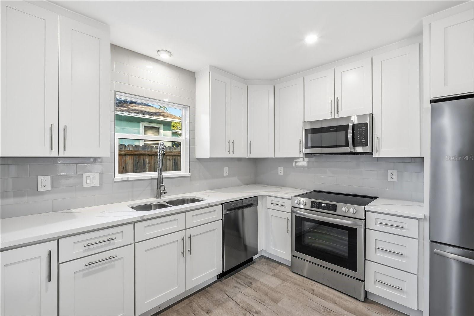 Image 9 of 22 For 701 2nd Street Se