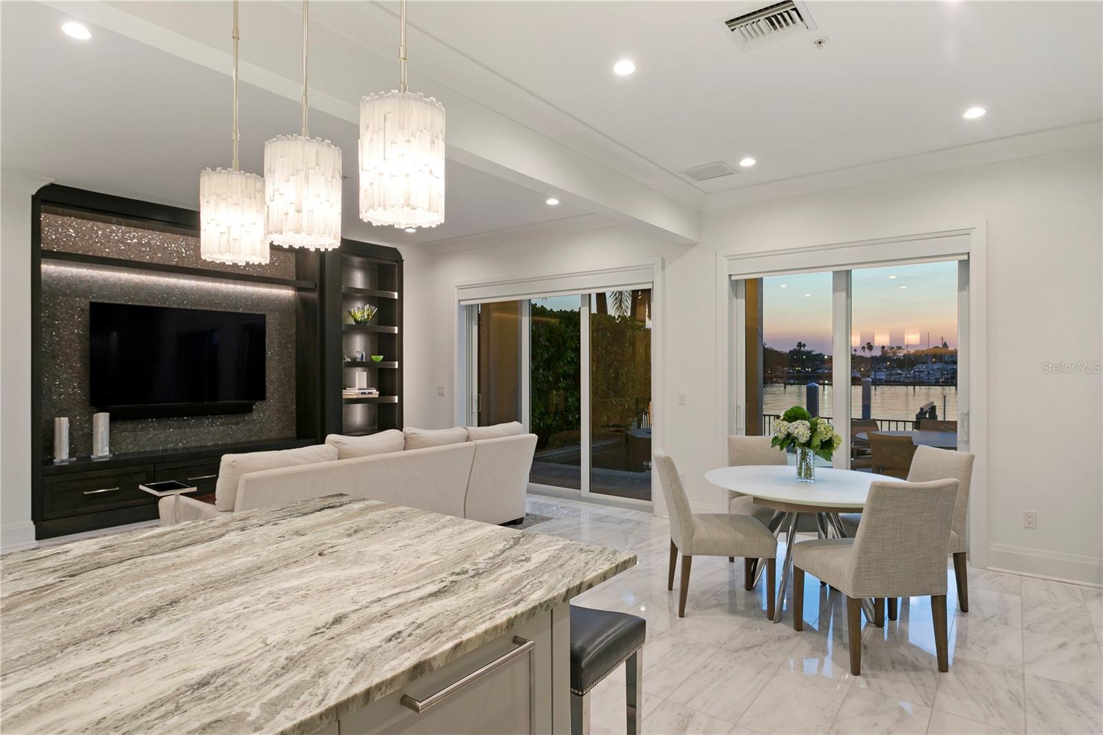 Image 18 of 91 For 1037 Royal Pass Road