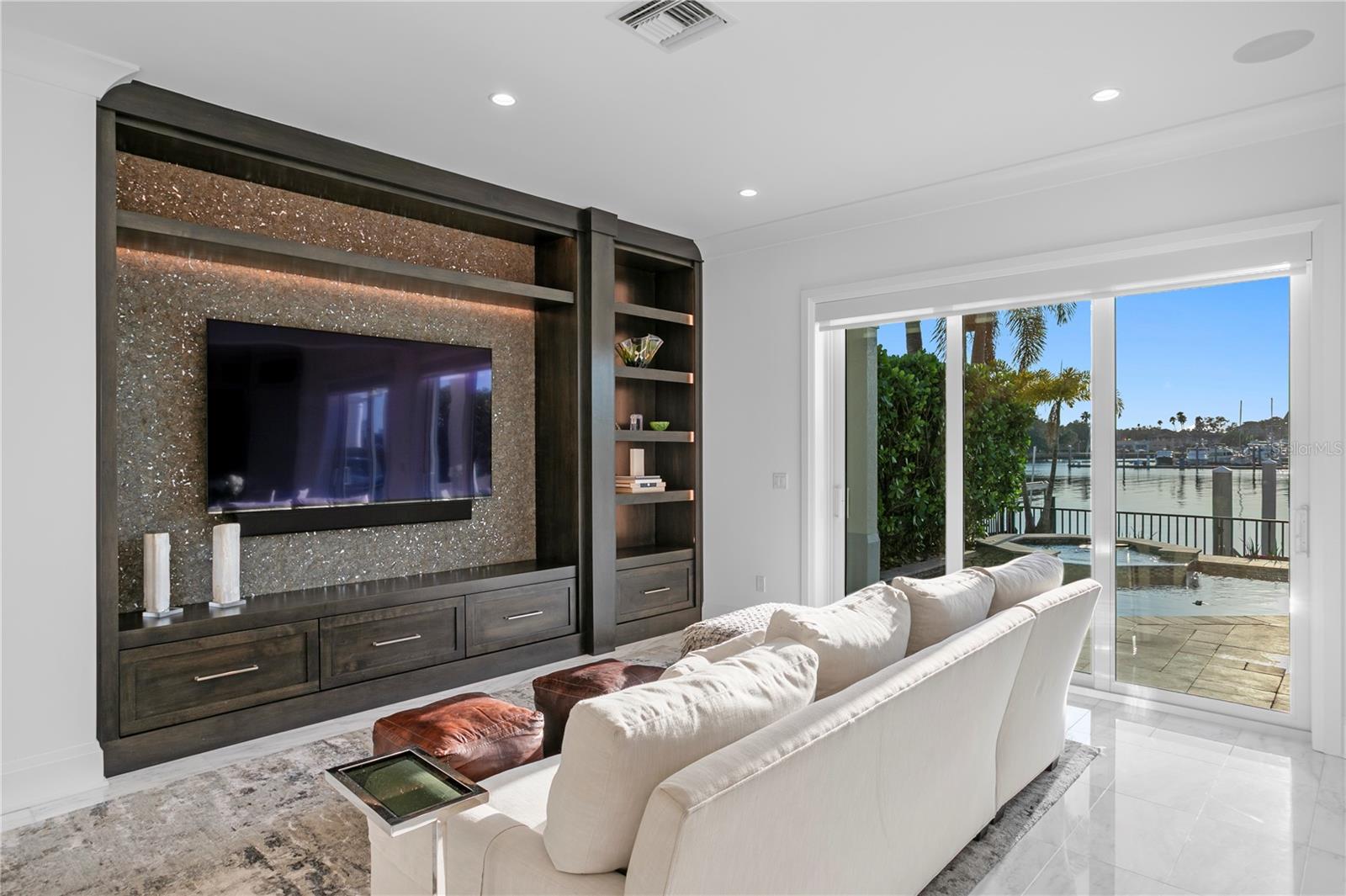 Image 19 of 91 For 1037 Royal Pass Road