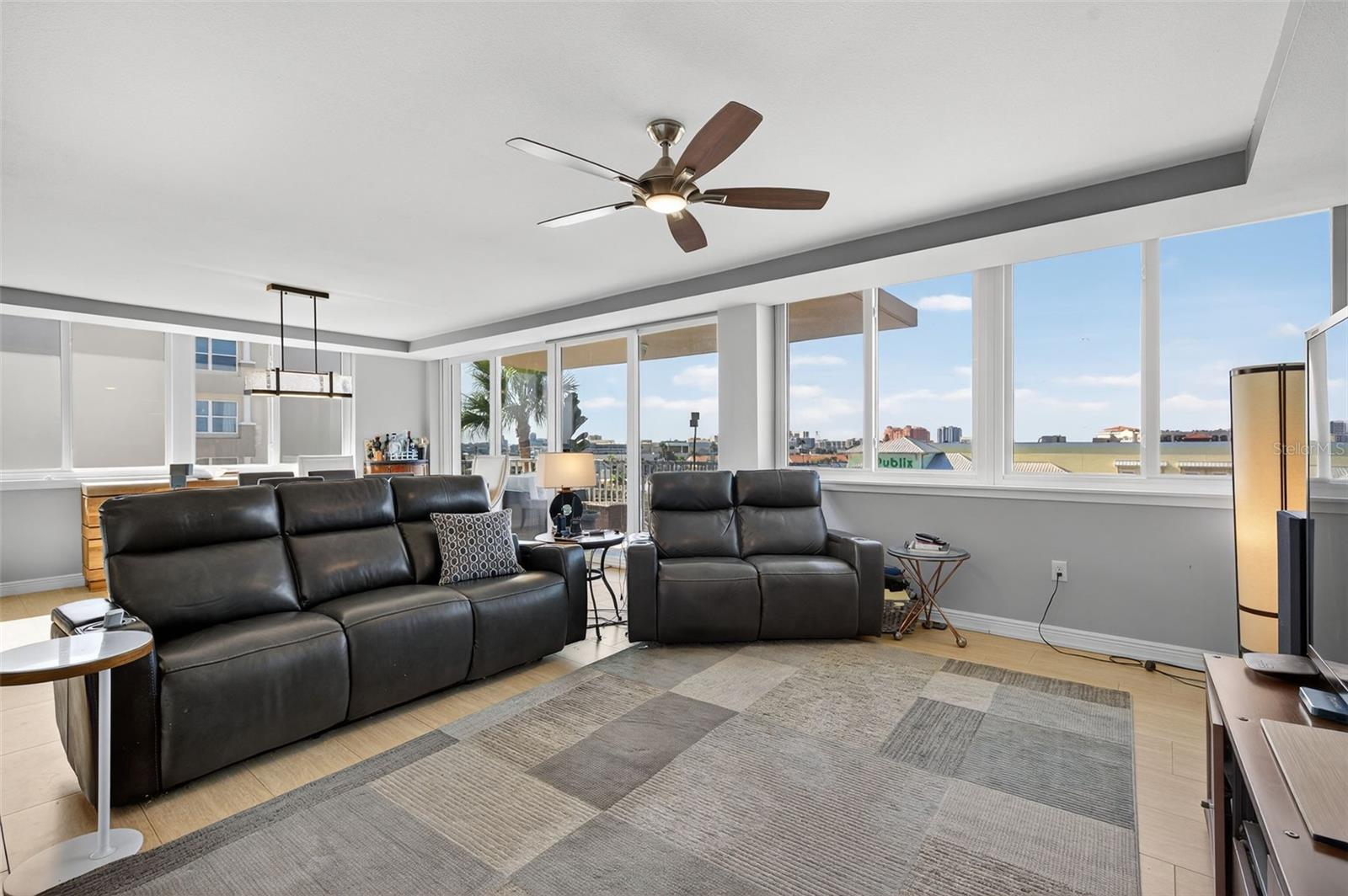 Image 17 of 92 For 223 Island Way 6d