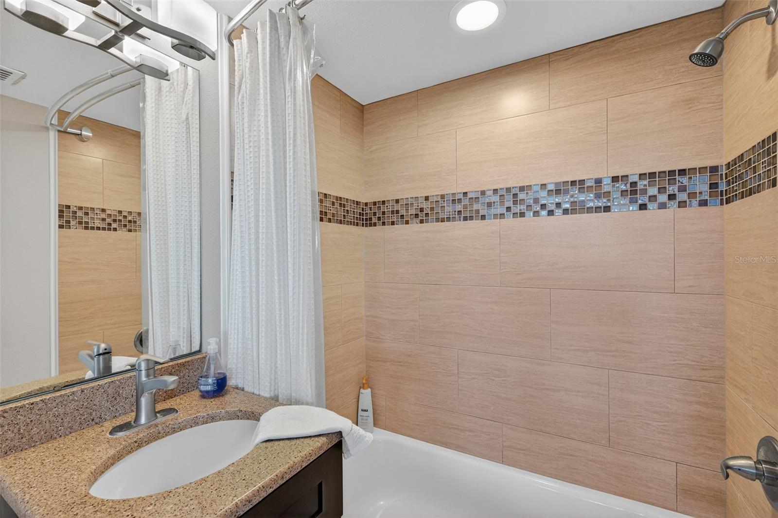 Image 21 of 92 For 223 Island Way 6d